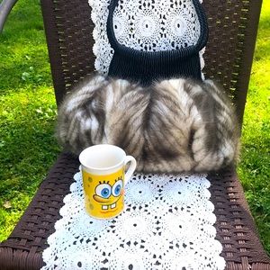 Beautiful Paola Masi ladies mink fur n leather purse. Very roomy. Never used